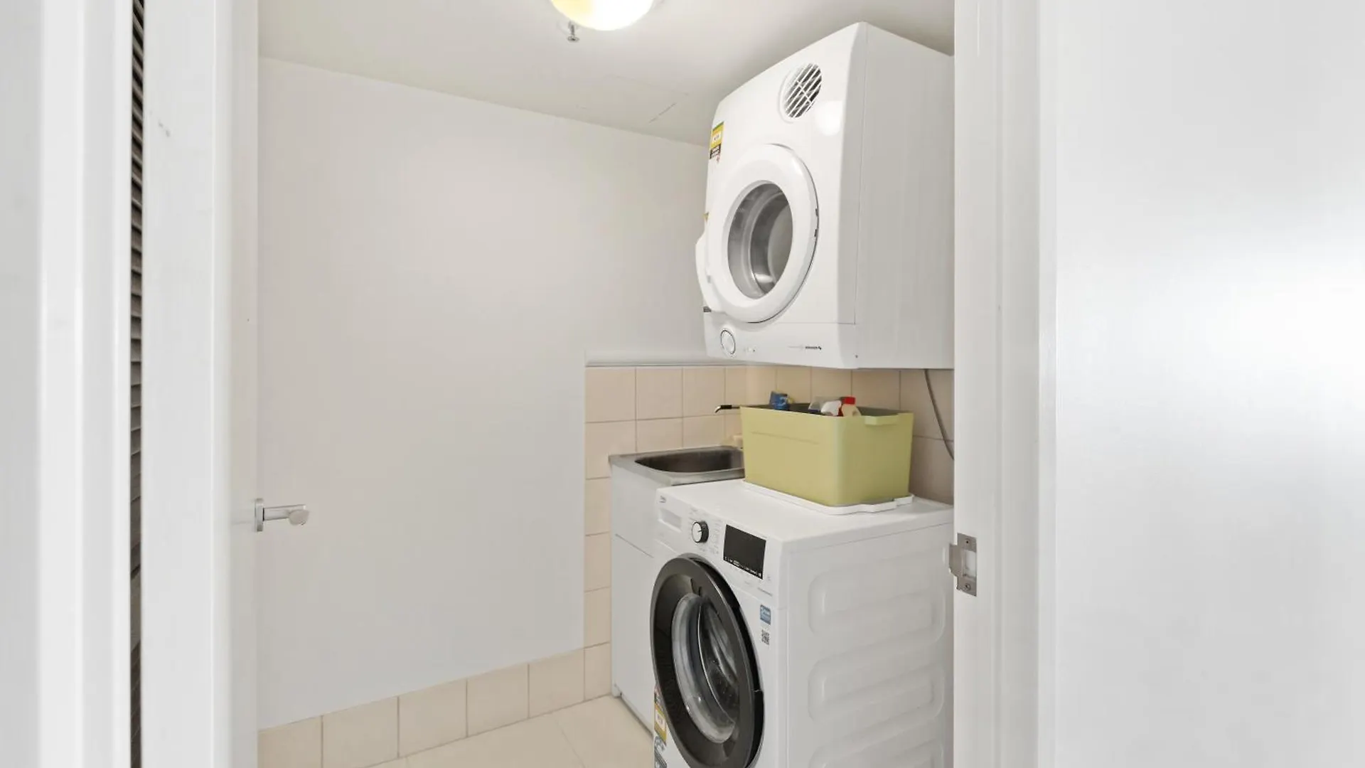 Crown Towers 2 Bedroom Ocean View Apartment Surfers Paradise Guldkusten