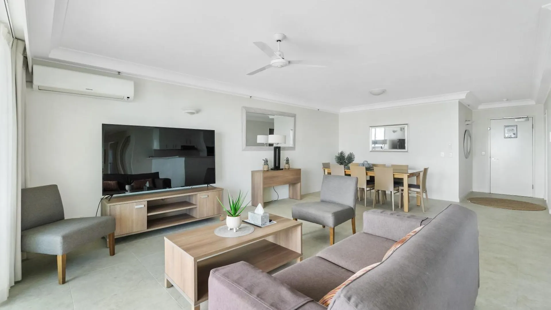 Crown Towers 2 Bedroom Ocean View Apartment Surfers Paradise Guldkusten