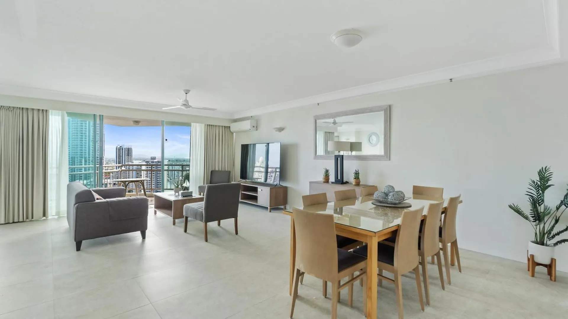 Crown Towers 2 Bedroom Ocean View Apartment Surfers Paradise Guldkusten Australien