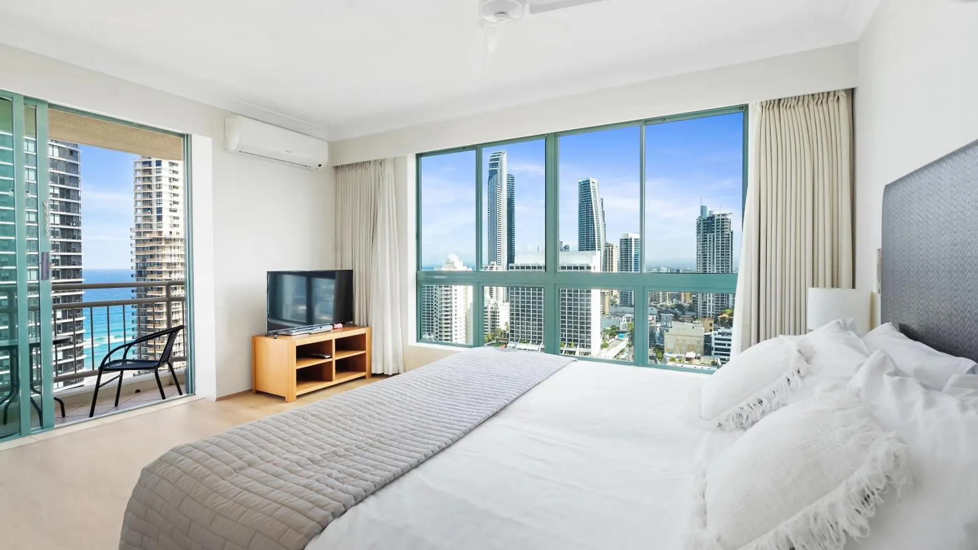 Crown Towers 2 Bedroom Ocean View Apartment Surfers Paradise Gold Coast